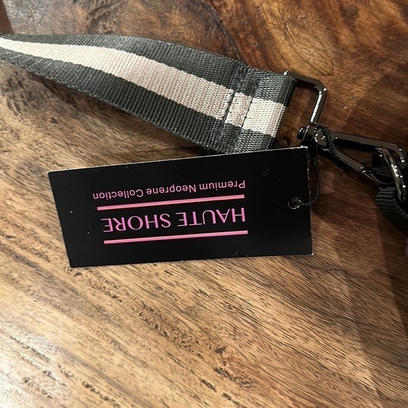 Haute Shore Drew Safari Compact Crossbody - Picture 7 of 9